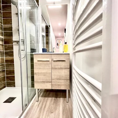 Le Loft ~ A 4 Min De La Gare, Fibre + Parking Prive Будинок відпочинку *